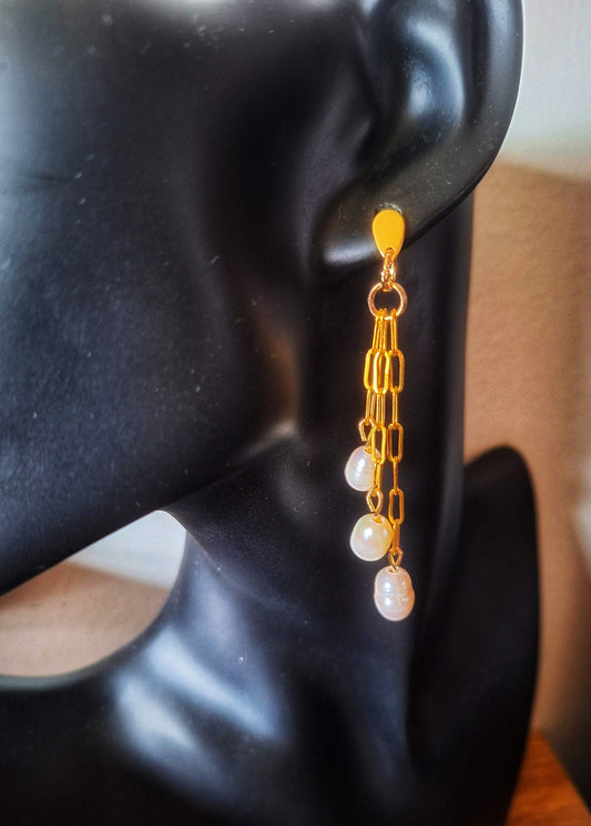 Gold-plated Marilyn Pearl Earrings with repurposed freshwater pearls, showcasing elegant Hollywood glamour.