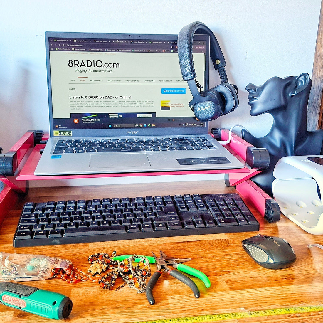 Listening to 8Radio on laptop