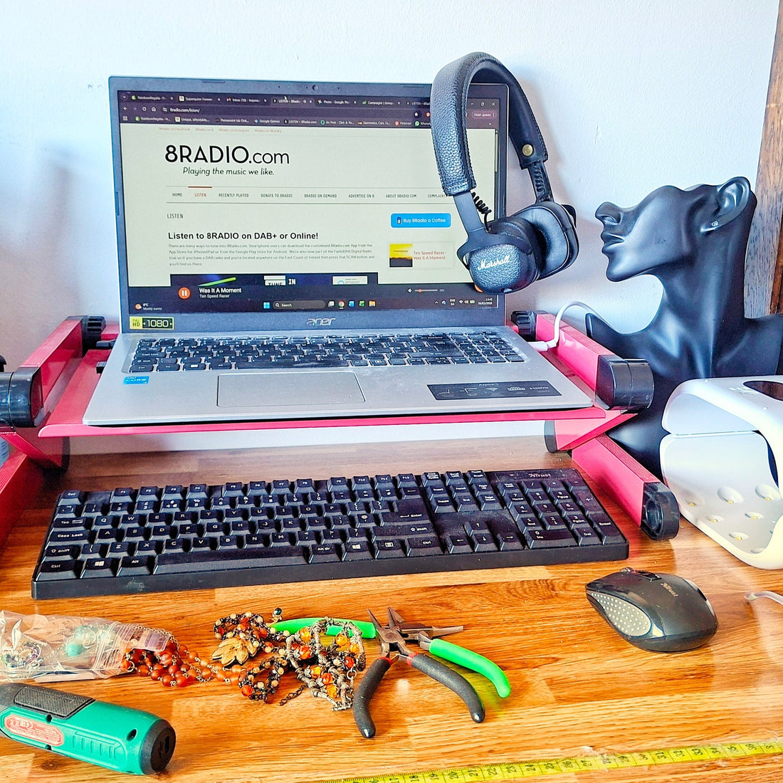 Listening to 8Radio on laptop