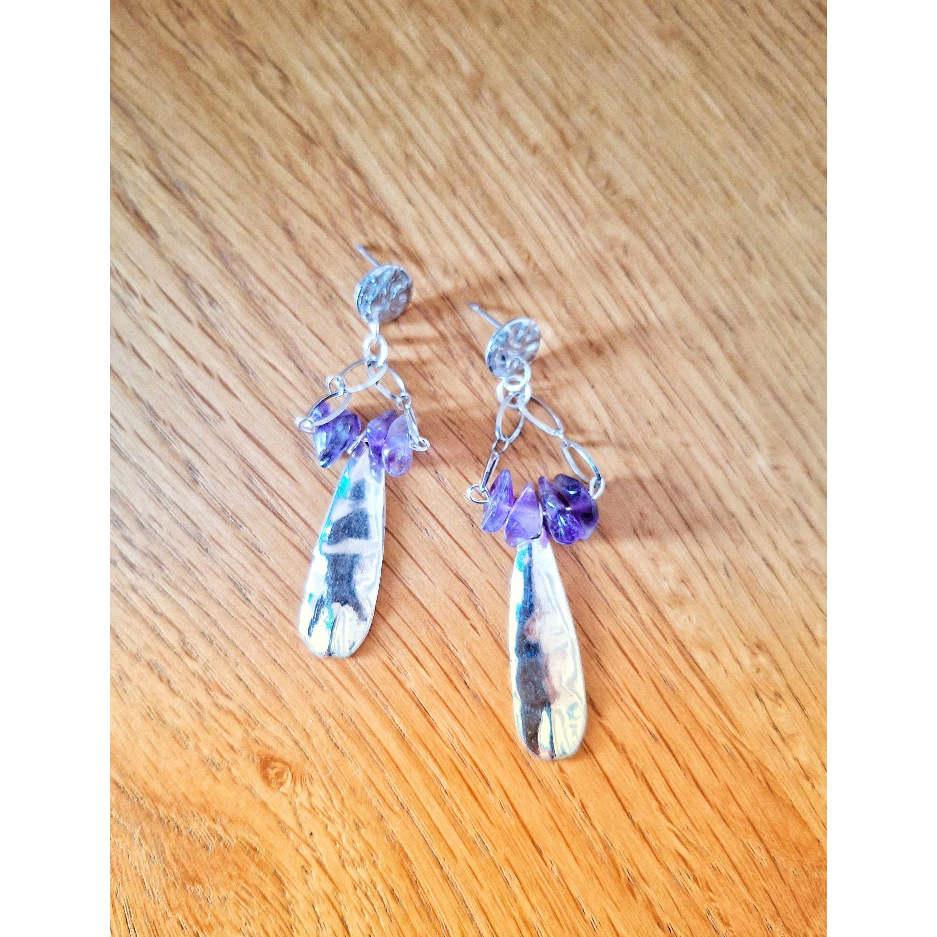 Aurora Chandelier Earrings with amethyst chips on stainless steel, elegant and sustainable jewelry.